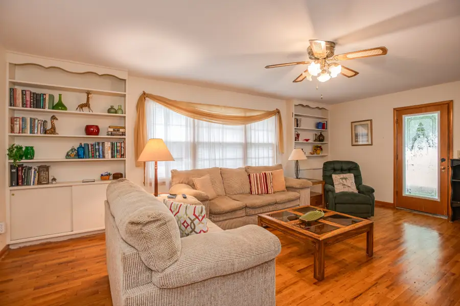 412 4th St, Lawrenceburg, TN 38464 - #2