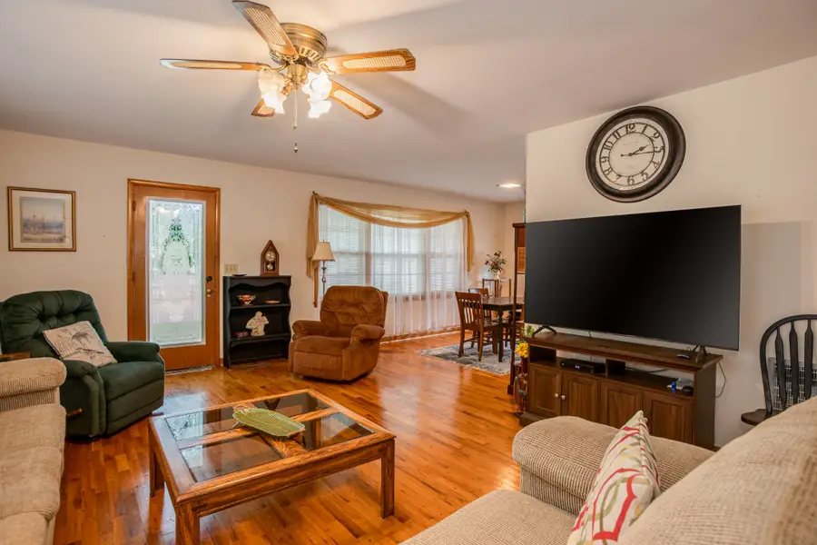 412 4th St, Lawrenceburg, TN 38464 - #3