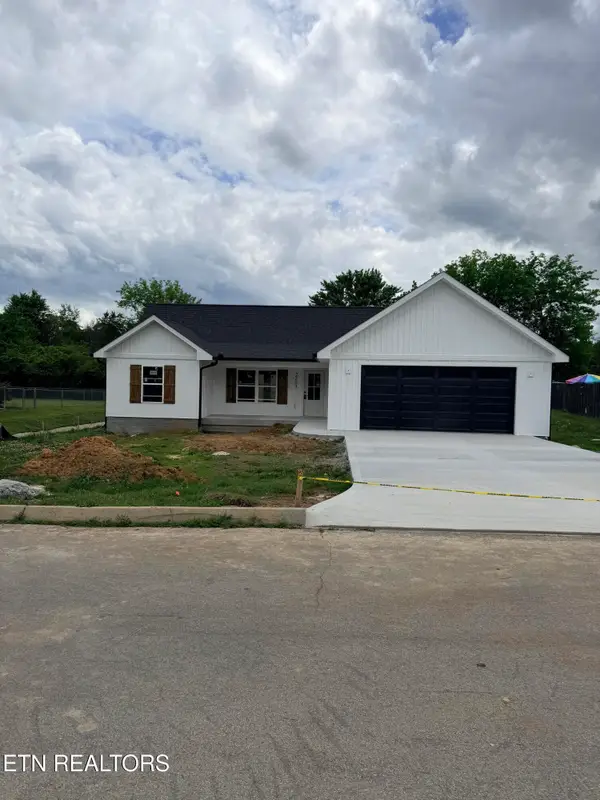 2203 Pinewood Drive, Maryville, TN 37803