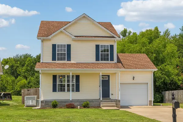 565 Oakmont Dr, Clarksville, TN 37042