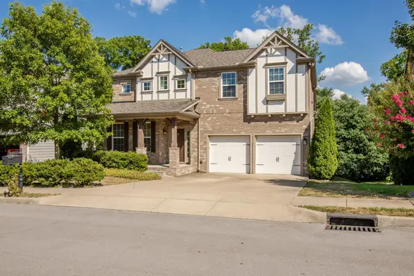 2128 Ravenscourt Dr, Thompsons Station, TN 37179