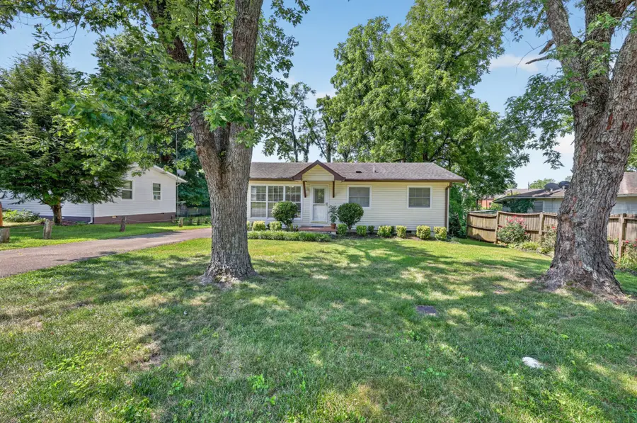 402 Joann St, Gallatin, TN 37066 - #3