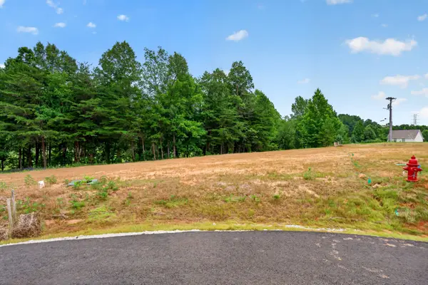 8 Brook View Dr, Cookeville, TN 38501
