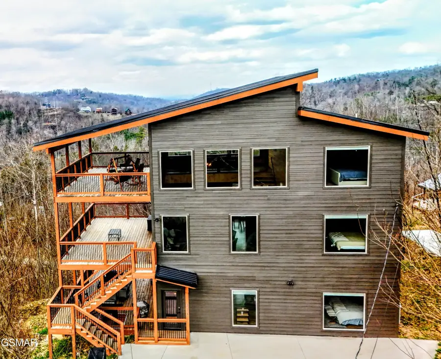 315 N Mountain Trail, Gatlinburg, TN 37738 - #2