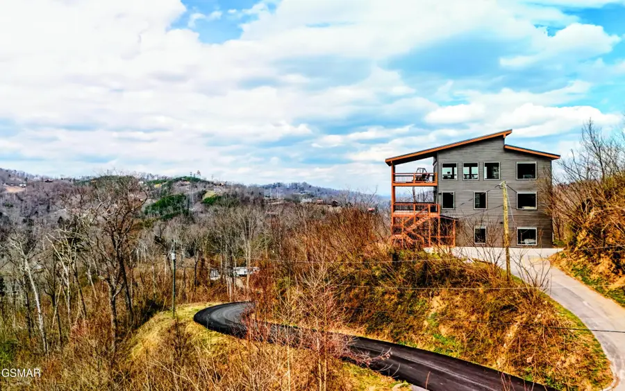 315 N Mountain Trail, Gatlinburg, TN 37738 - #3