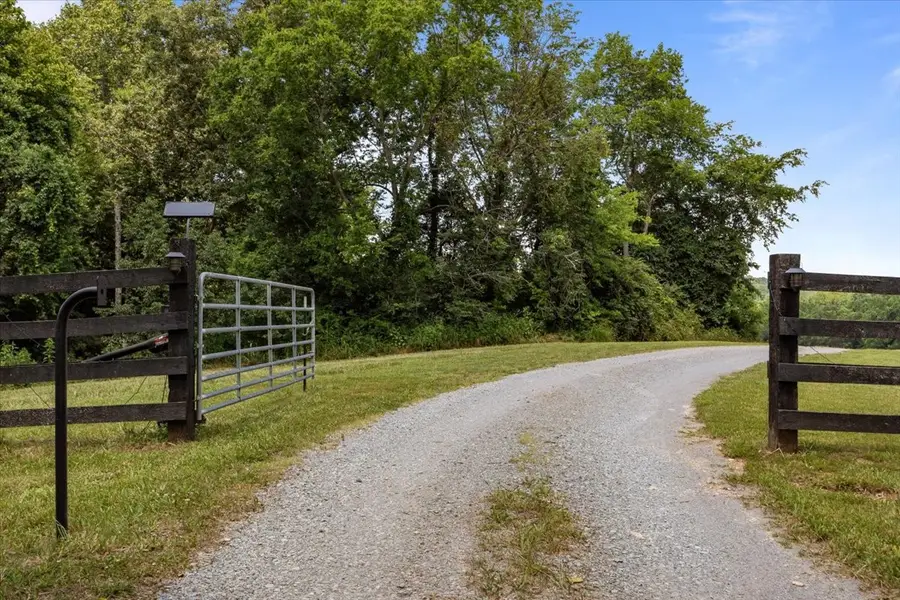 4251 Spring Valley Rd, Cumberland City, TN 37050 - #2