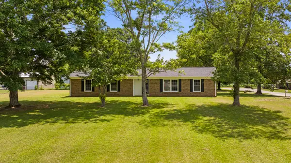 4 Park St, Fayetteville, TN 37334
