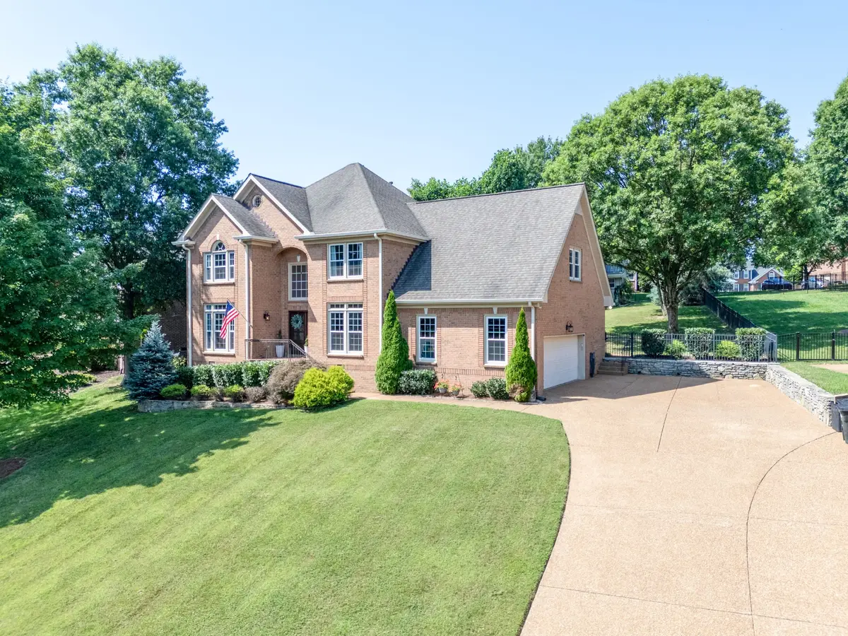 136 Ballentrae Dr, Hendersonville, TN 37075 - #1