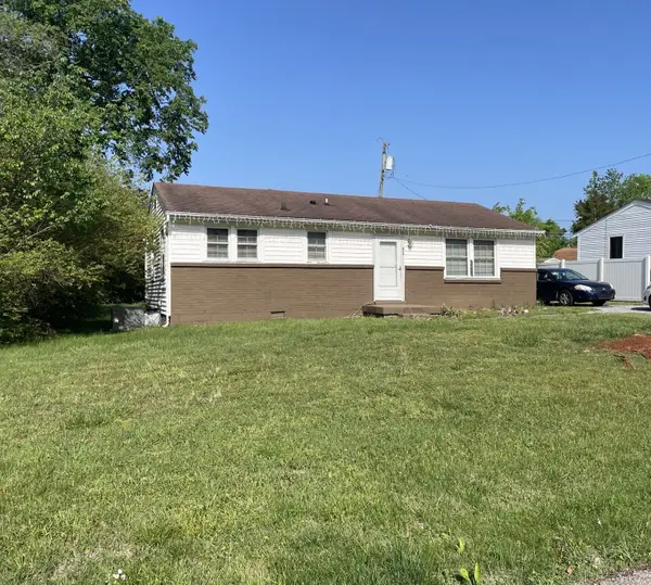824 Country Club Dr, Clarksville, TN 37043