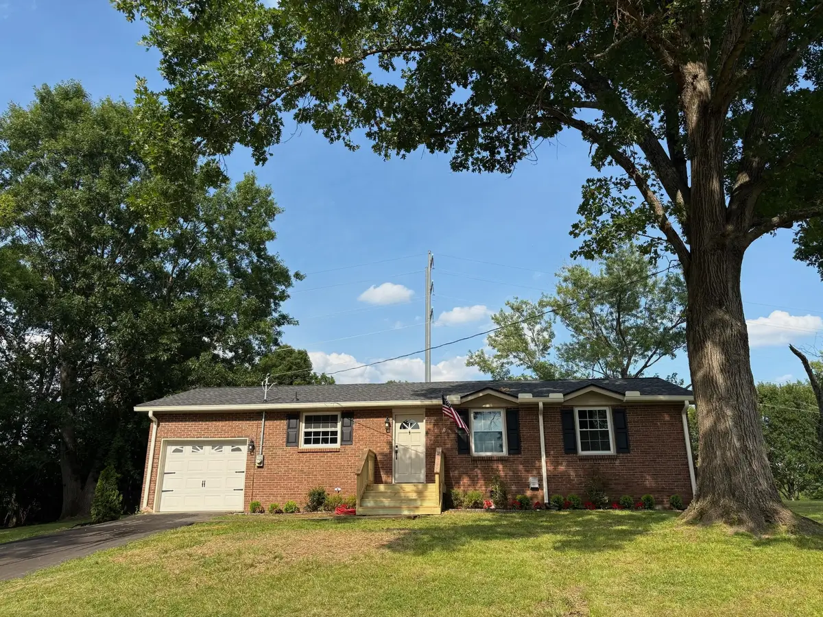 230 S Valley Rd, Hendersonville, TN 37075 - #1