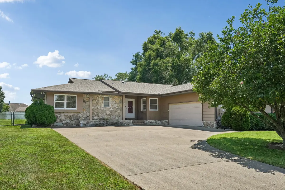 119 Stonehouse Dr, Gallatin, TN 37066 - #1