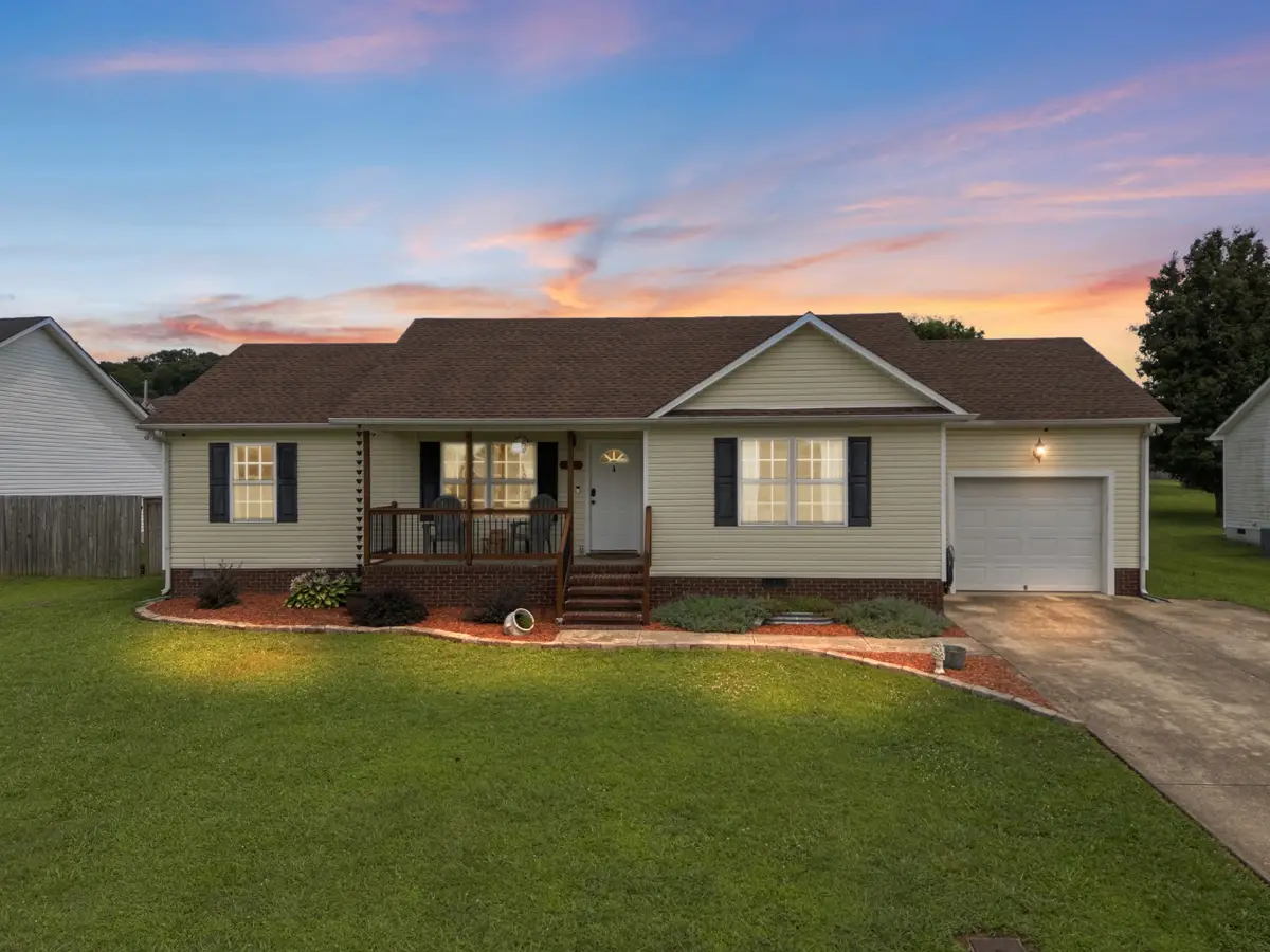 1967 Farmington Ct, Columbia, TN 38401 - #1