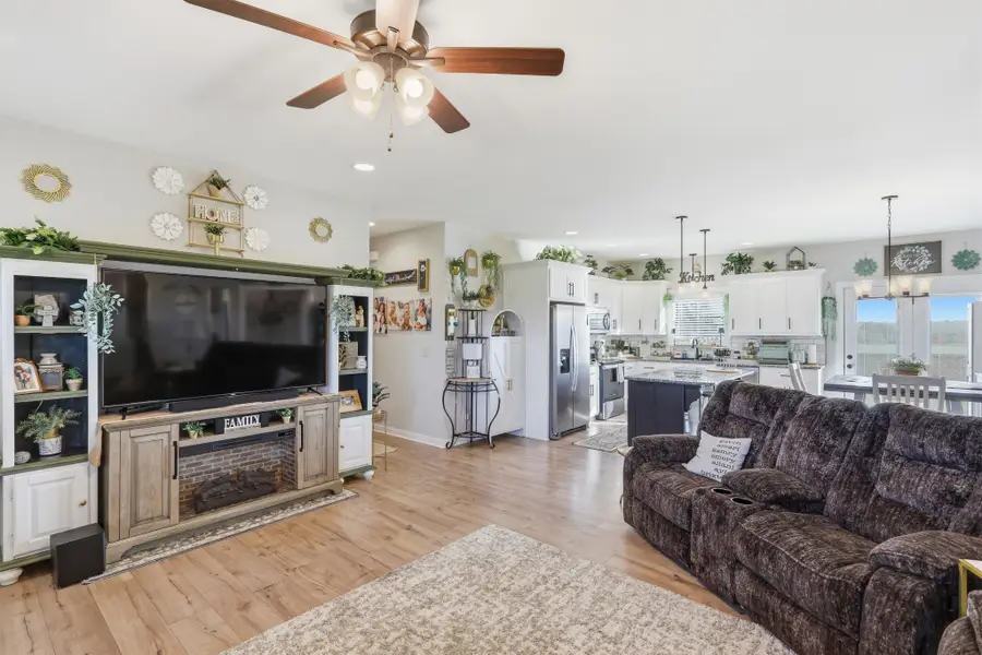 872 Union Chapel Rd, Scottsville, KY 42164 - #2