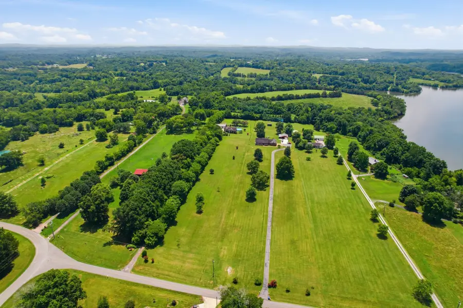 113 E Robertson Rd, Castalian Springs, TN 37031 - #2
