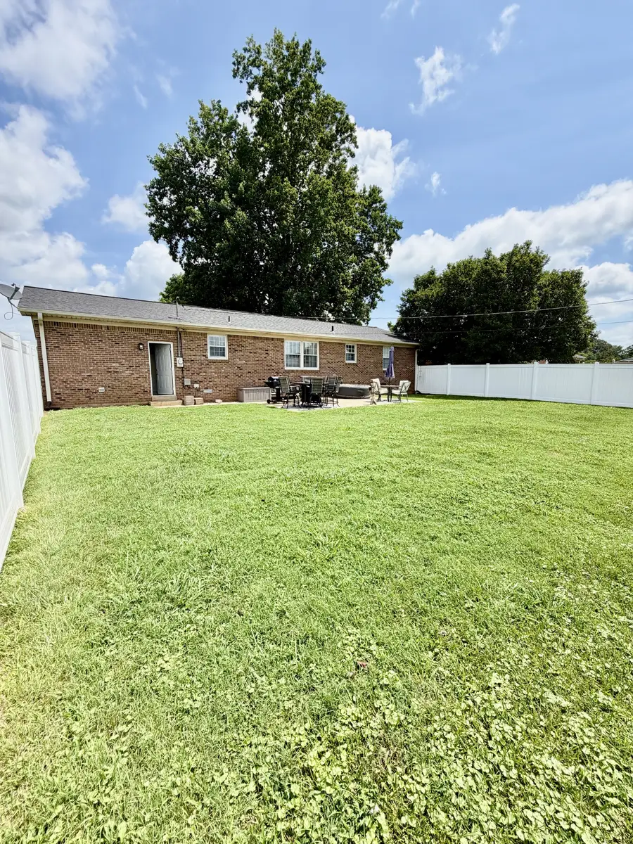 713 Lloyd St, Lawrenceburg, TN 38464 - #3