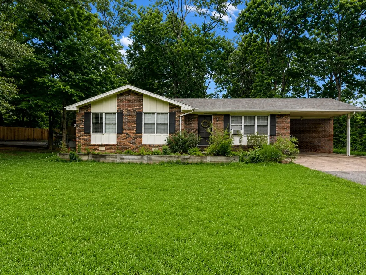 655 E End Dr, Savannah, TN 38372 - #1