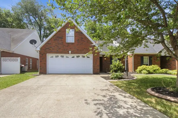 2747 Stonehedge Dr, Murfreesboro, TN 37128