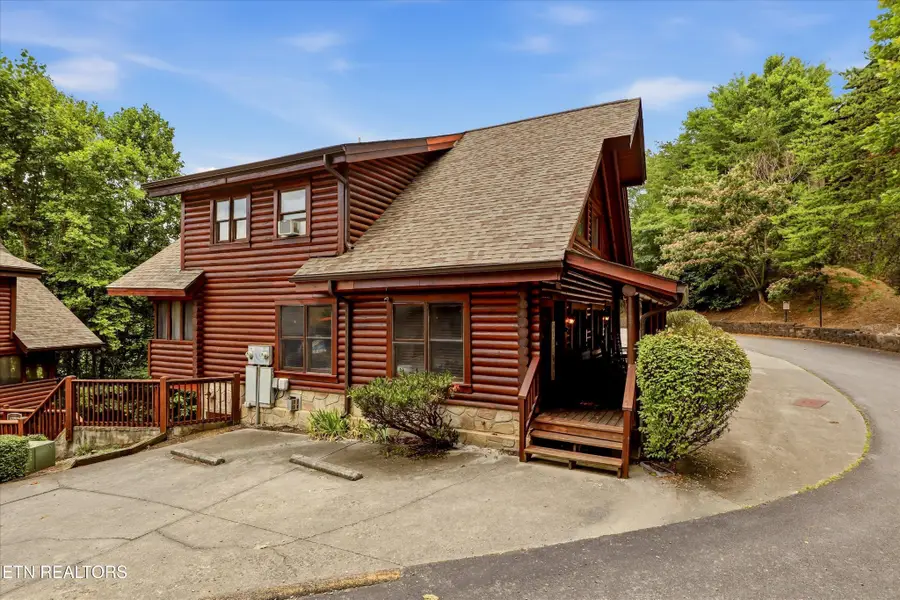 727 Golf View Blvd, Pigeon Forge, TN 37863 - #2