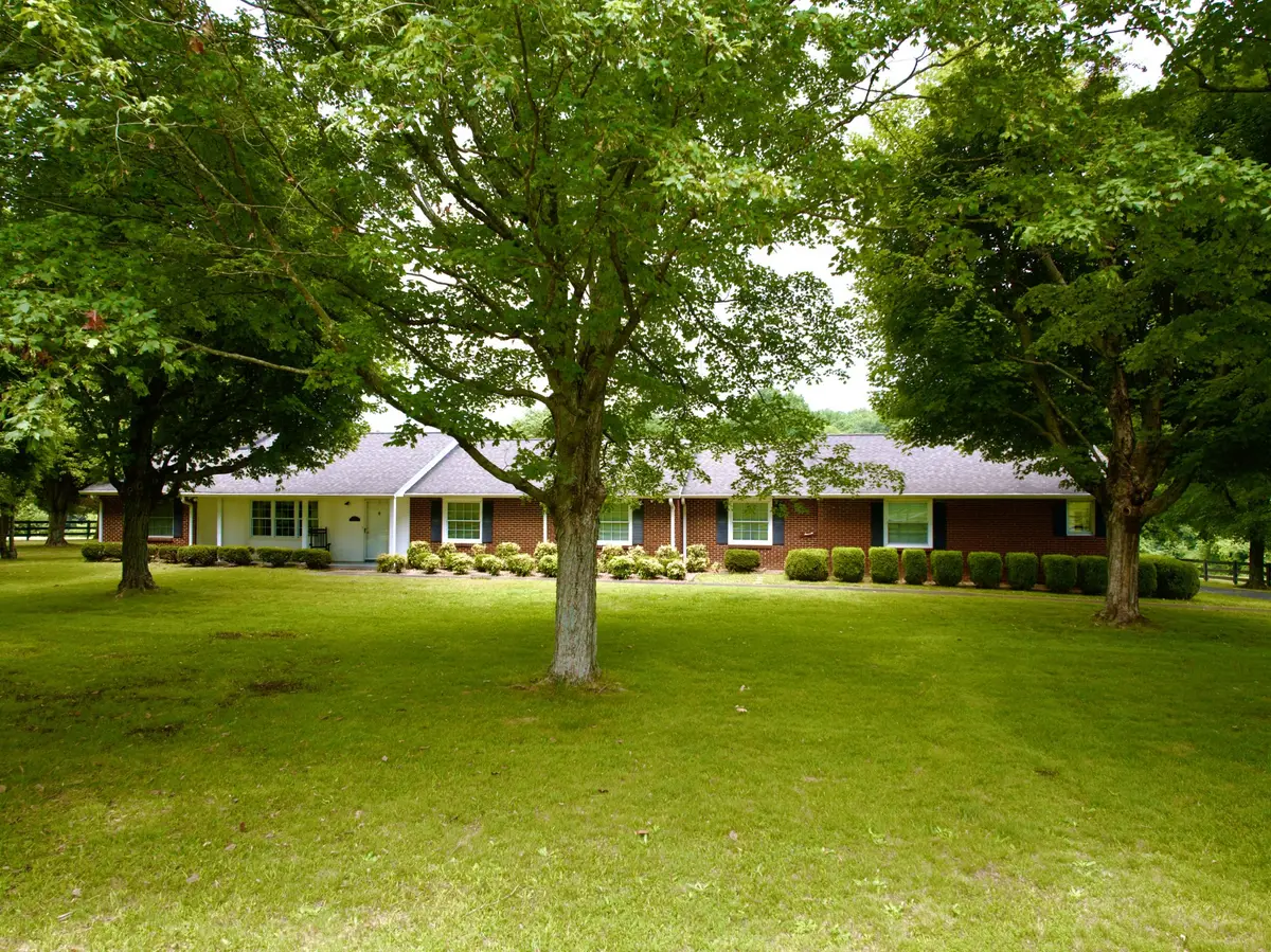 6881 Glidewell Rd, Cross Plains, TN 37049 - #1