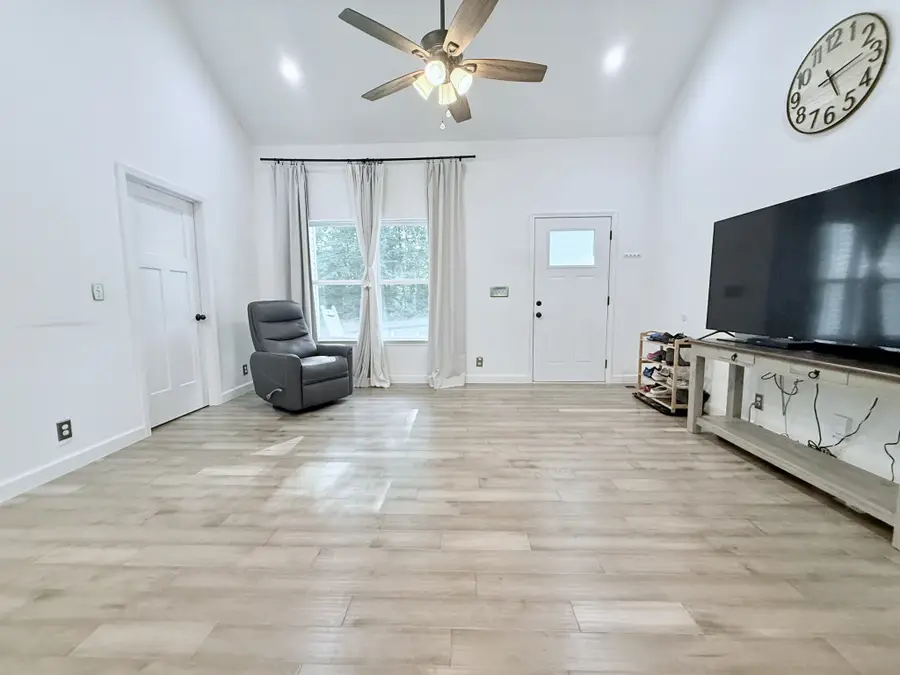 1021 Woodmont Dr, Dickson, TN 37055 - #2