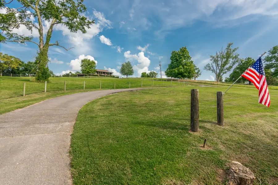 812 New Shackle Island Rd, Hendersonville, TN 37075 - #2