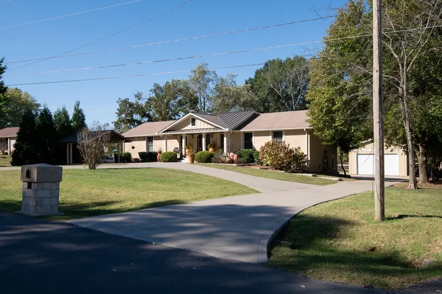 318 W Lee Etta Dr, Gallatin, TN 37066 - #3