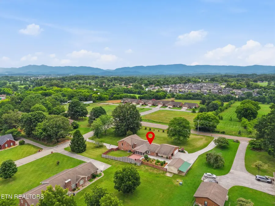 2709 Sevierville Rd, Maryville, TN 37804 - #3