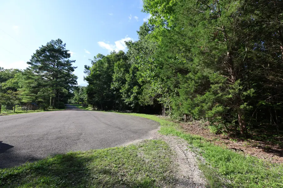 21 Holcomb Cir, Kingston Springs, TN 37082 - #2