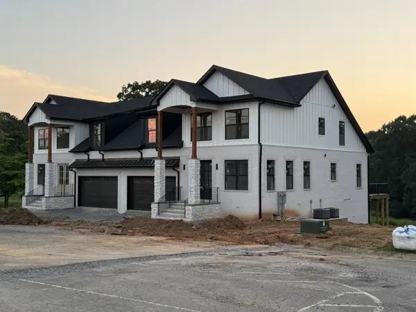 111 Fairway Dr, Clarksville, TN 37043