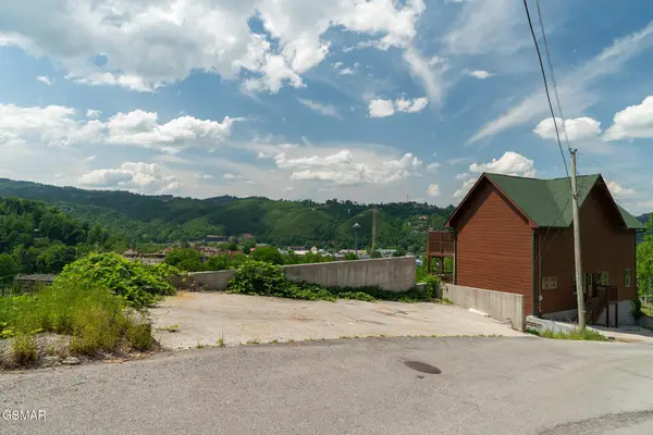 744 Widows Knob Road, Gatlinburg, TN 37738