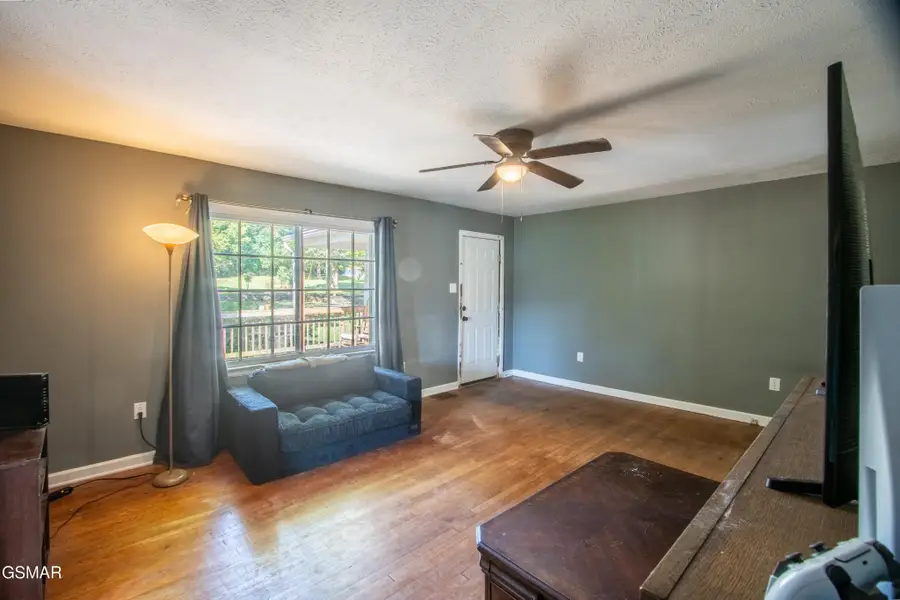 129 S High Knob Road, La Follette, TN 37766 - #3