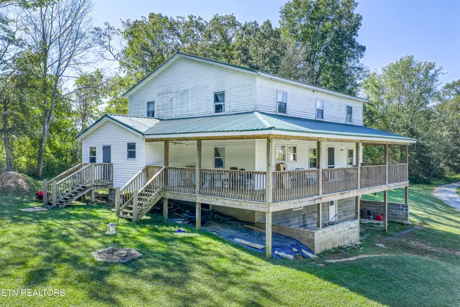 107 Cherry St, Deer Lodge, TN 37726 - #2