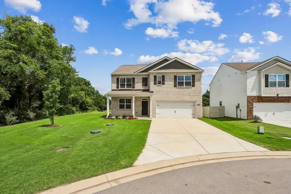 9044 Copenhagen Dr, Murfreesboro, TN 37129