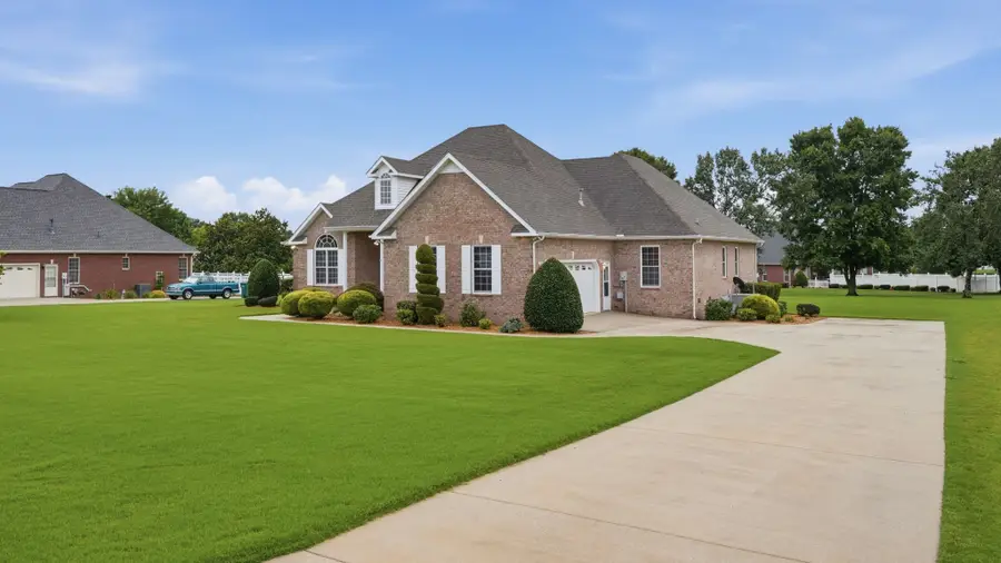 229 Ridgecrest Dr, Winchester, TN 37398 - #2