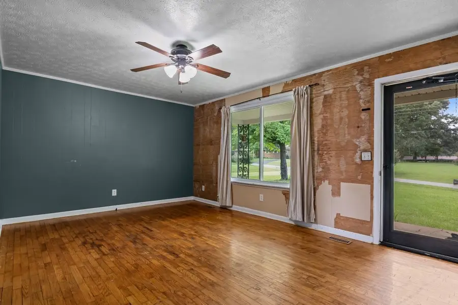211 Tidwell St, Burns, TN 37029 - #3