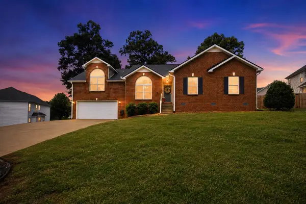 848 Nandina Ct, Clarksville, TN 37043