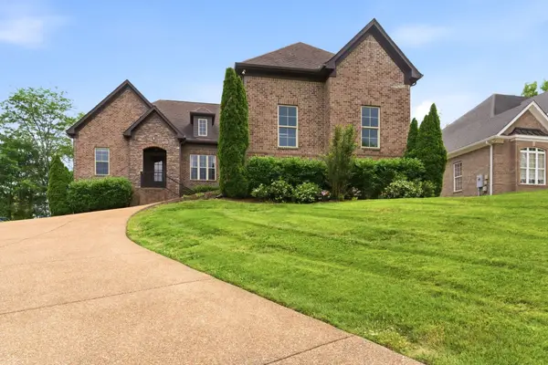 1038 Island Brook Dr, Hendersonville, TN 37075