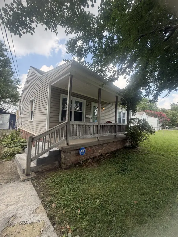 406 Crestview Dr, Hopkinsville, KY 42240