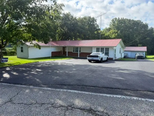 43 Danville Rd, Big Sandy, TN 38221 - #1