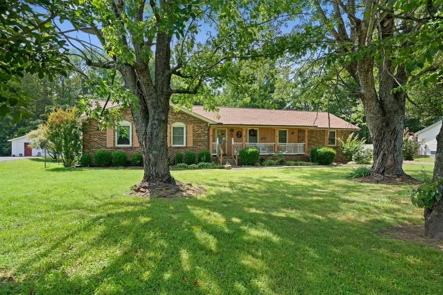 607 N Palmers Chapel Rd, White House, TN 37188 - #2
