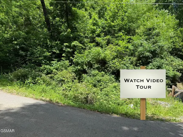 506 Crooked Ridge Road, Gatlinburg, TN 37738