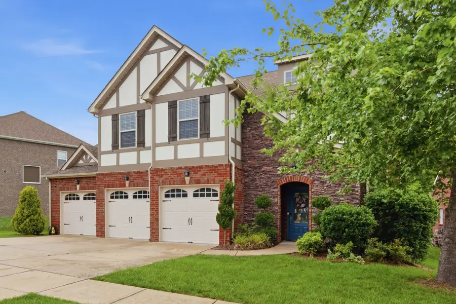 2214 Chaucer Park Ln, Thompsons Station, TN 37179 - #2