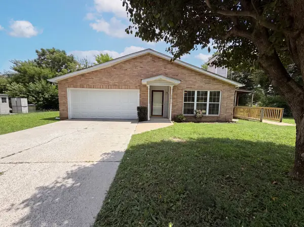 499 Holland Ridge Dr, La Vergne, TN 37086