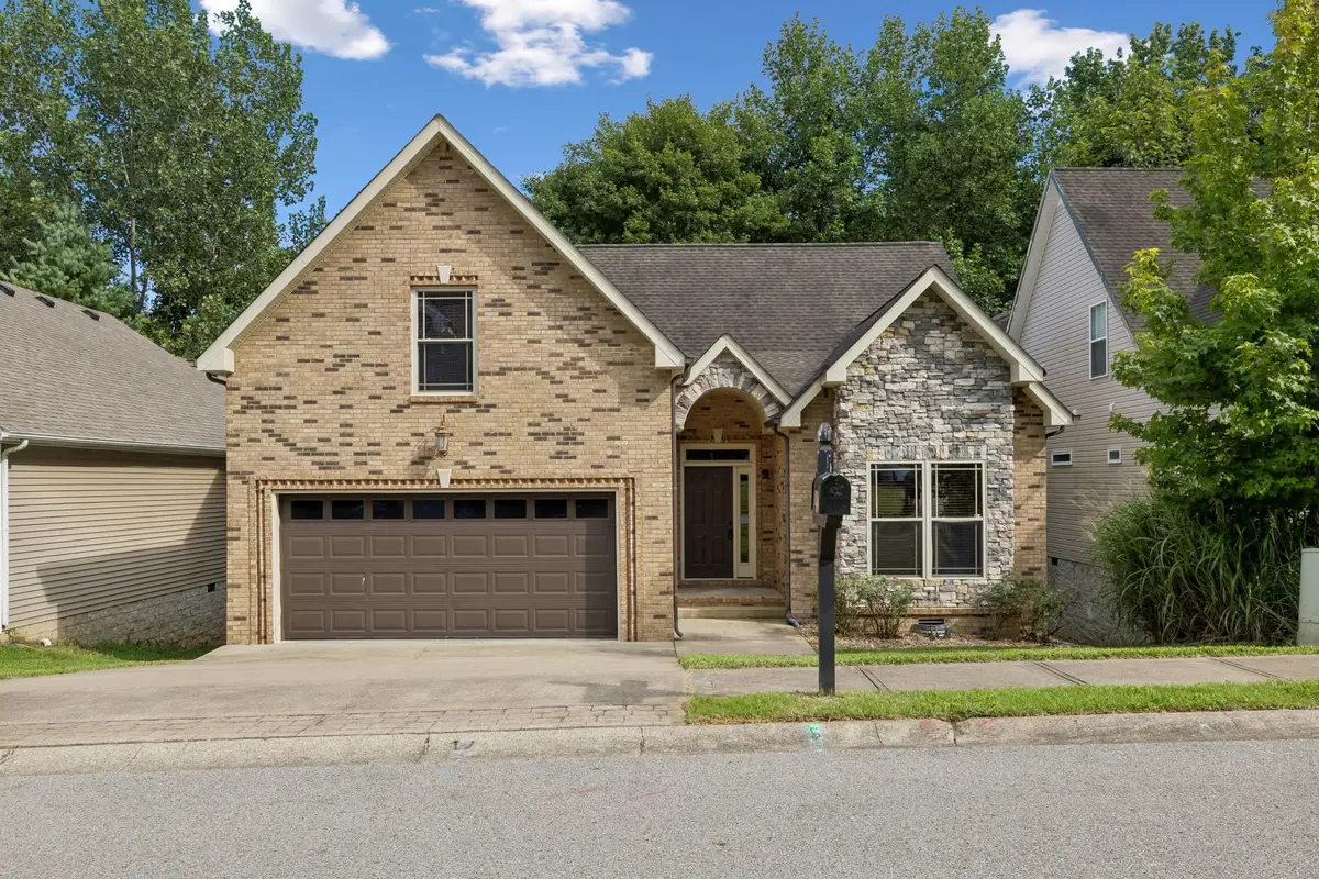 634 Hidden Valley Dr, Clarksville, TN 37040 - #1