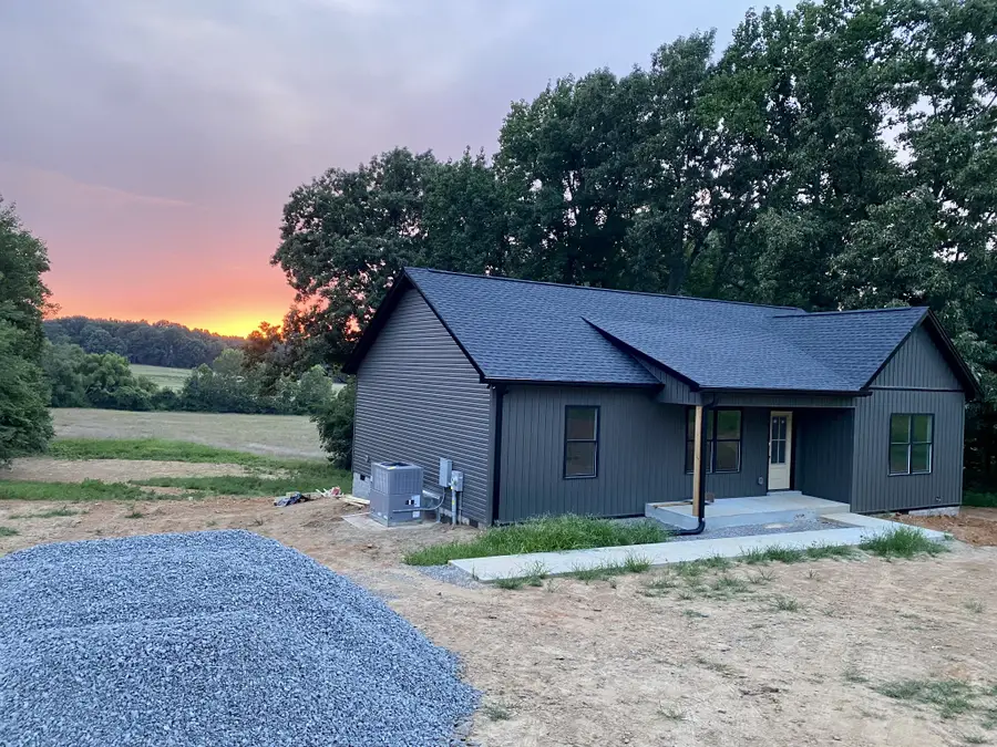435 Blackey Bandy Rd, Bethpage, TN 37022 - #2