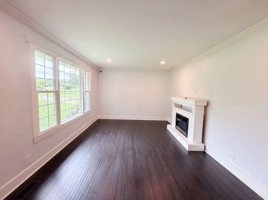 102 S Valley Rd, Hendersonville, TN 37075 - #3