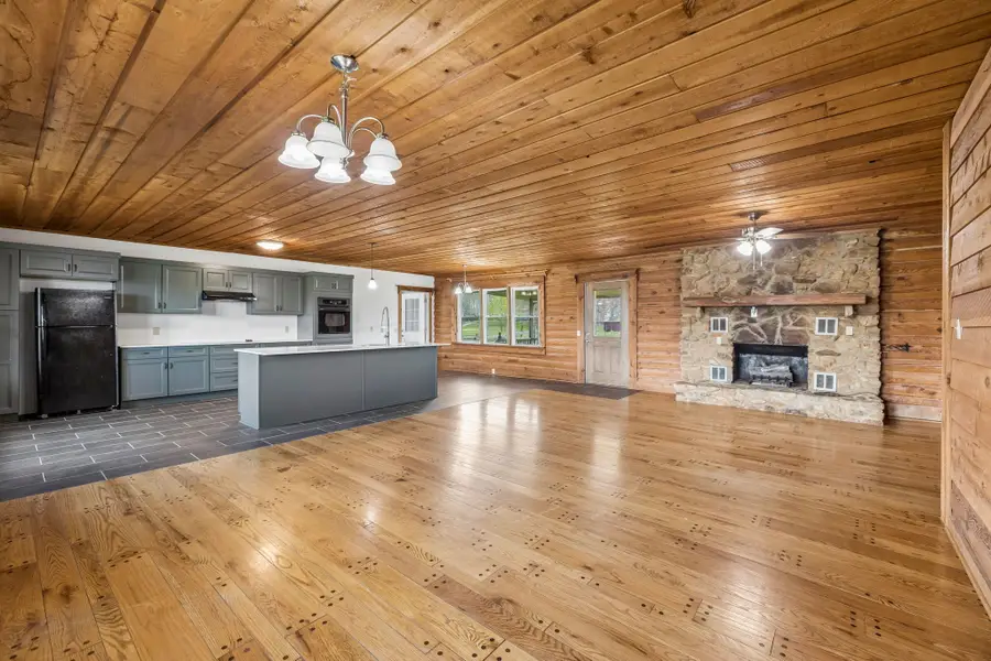 905 Town Branch Rd, Charlotte, TN 37036 - #3
