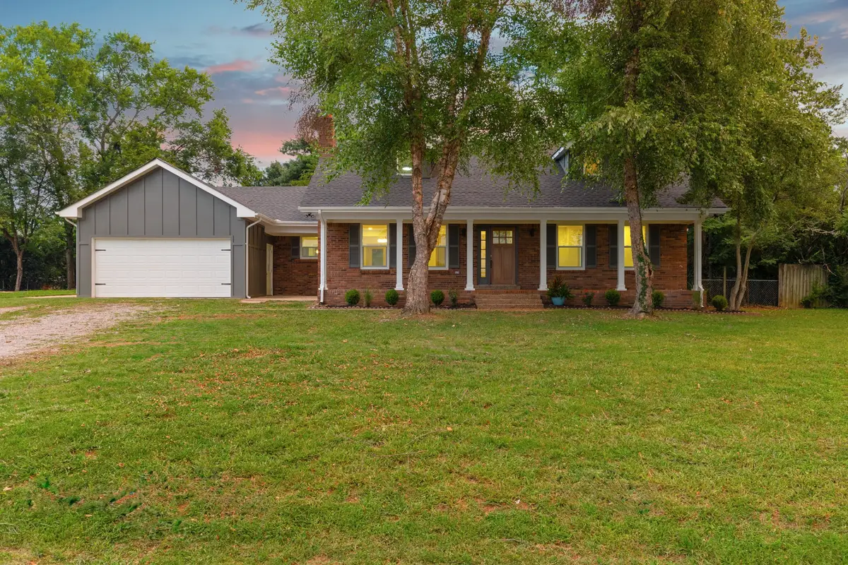 1119 Peninsula Dr, Gallatin, TN 37066 - #1