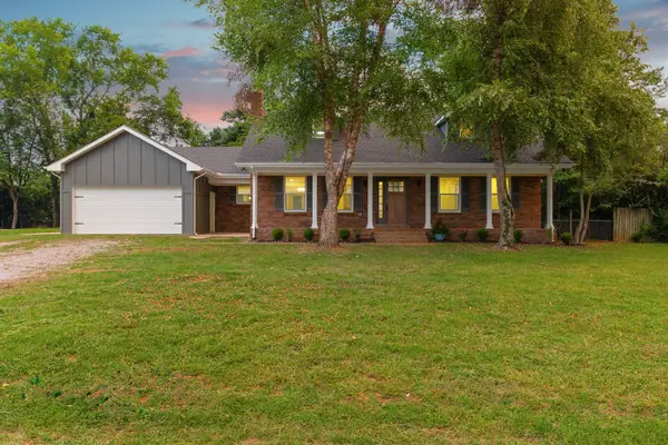 1119 Peninsula Dr, Gallatin, TN 37066