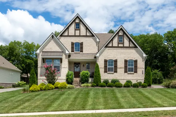 661 Concord Dr, Gallatin, TN 37066